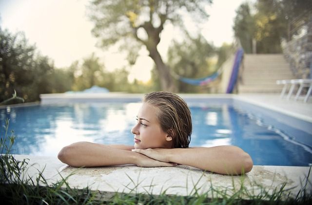 Pool im Garten bauen – Tipps für dein Schwimmvergnügen